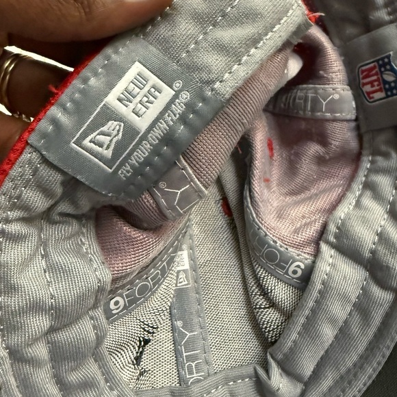 Red NFL Fitted M-L New Era - Picture 3 of 3